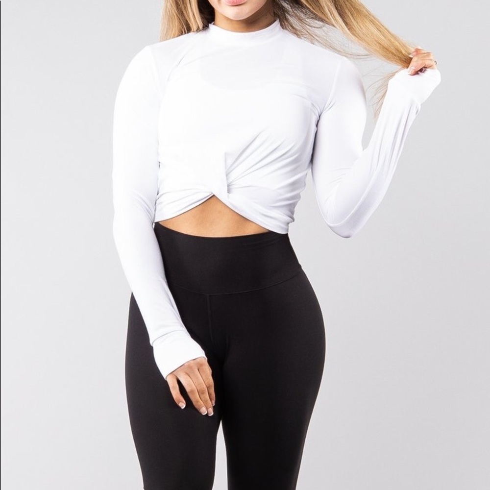 Buffbunny Knotty & Nice Crop